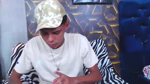 Snapshot of max_willians_ chatting on October 4, 8:46 pm max online show from October 4, 8:46 pm
