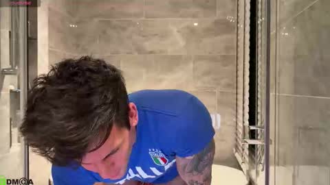 Max online show from October 18, 8:14 pm