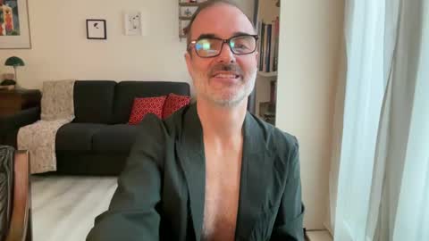 Snapshot of maxbow chatting on February 7, 2:37 pm Max Mikado online show from February 7, 2:37 pm
