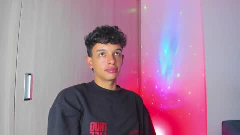 Max  online show from May 14, 2:09 am