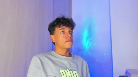 Max  online show from April 27, 1:13 am