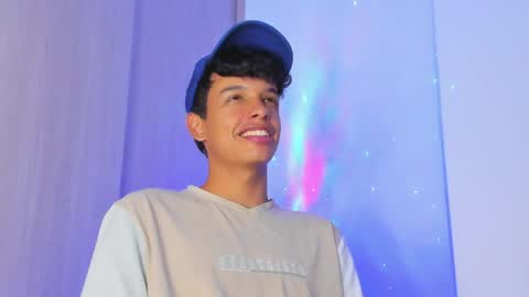 Max  online show from April 24, 1:52 am