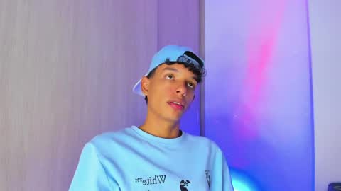 Max  online show from April 26, 12:08 am