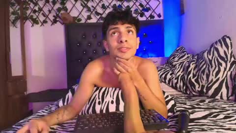 maxi_and_evan online show from June 5, 7:14 am