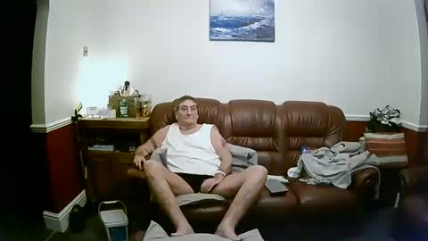 Snapshot of maxi_johnes chatting on December 8, 11:19 pm MAX online show from December 8, 11:19 pm