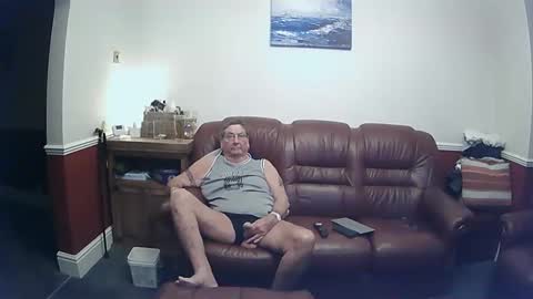 Snapshot of maxi_johnes chatting on December 19, 9:17 pm MAX online show from December 19, 9:17 pm