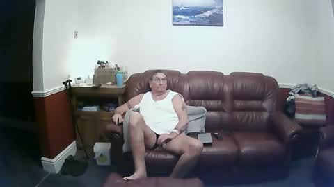 Snapshot of maxi_johnes chatting on December 17, 8:10 pm MAX online show from December 17, 8:10 pm