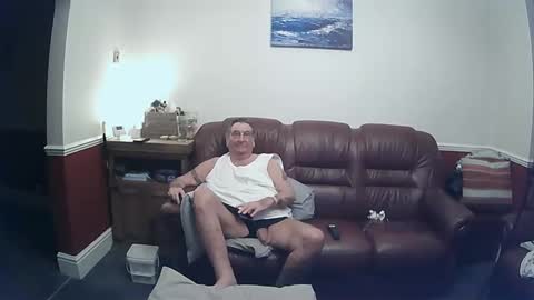 Snapshot of maxi_johnes chatting on December 19, 1:28 am MAX online show from December 19, 1:28 am