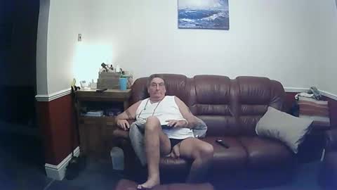 Snapshot of maxi_johnes chatting on December 13, 8:04 pm MAX online show from December 13, 8:04 pm