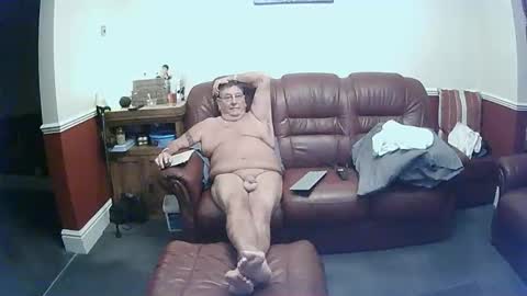 Snapshot of maxi_johnes chatting on October 7, 12:04 am MAX online show from October 7, 12:04 am
