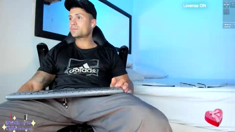 Snapshot of maxi_mux1 chatting on October 12, 4:39 am MAXI online show from October 12, 4:39 am