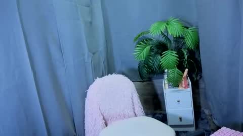 Snapshot of maxiebunny99 chatting on October 1, 11:08 pm Reyn online show from October 1, 11:08 pm