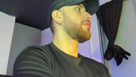 Snapshot of maxiimo_wolf chatting on March 2, 11:17 pm Maximo Wolf online show from March 2, 11:17 pm