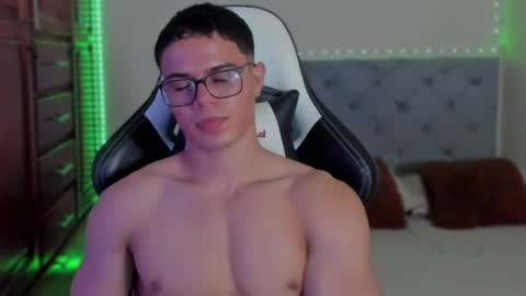 Maximus online show from December 12, 11:03 pm