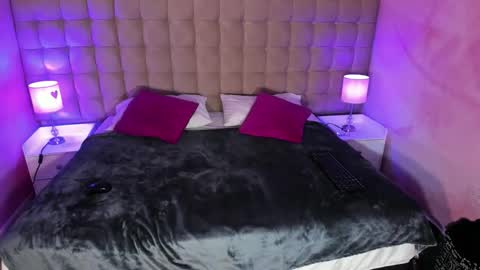 Snapshot of maxim_walker chatting on October 14, 7:37 am maxim online show from October 14, 7:37 am