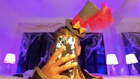 Snapshot of maxim_walker chatting on October 30, 3:30 am maxim online show from October 30, 3:30 am