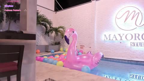 Snapshot of maxim_walker chatting on October 31, 3:41 am maxim online show from October 31, 3:41 am