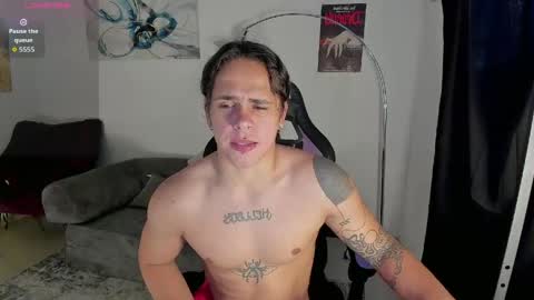 maximiliano_scoott_ online show from May 17, 9:44 pm