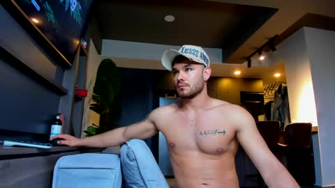 maximo_and_marcelo online show from April 21, 11:05 am