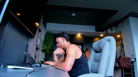 maximo_and_marcelo online show from April 17, 9:50 pm