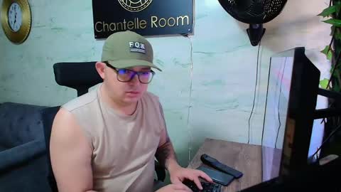  Maximo  online show from April 22, 11:59 am