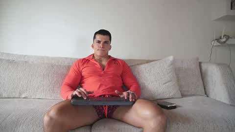 Snapshot of maximohoot chatting on October 11, 9:08 pm Sebastian online show from October 11, 9:08 pm