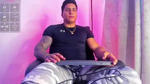Snapshot of maximoscott_ chatting on February 26, 6:00 pm Maximoscott online show from February 26, 6:00 pm