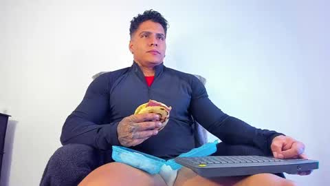 Snapshot of maximoscott_ chatting on February 12, 11:51 am Maximoscott online show from February 12, 11:51 am