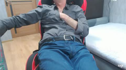 maximus3334 online show from April 1, 8:50 pm