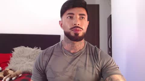 Independent Model online show from June 25, 4:15 am