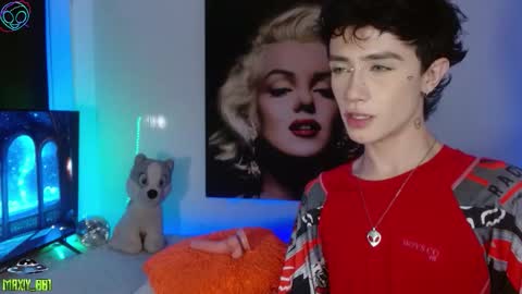 Snapshot of maxiy_001 chatting on September 21, 8:36 am Max online show from September 21, 8:36 am