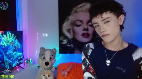 Snapshot of maxiy_001 chatting on February 23, 3:47 pm Max online show from February 23, 3:47 pm