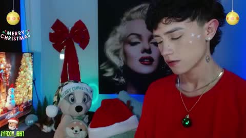 Snapshot of maxiy_001 chatting on December 21, 8:39 am Max online show from December 21, 8:39 am