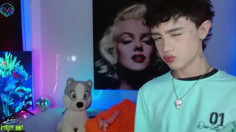 Snapshot of maxiy_001 chatting on March 7, 5:29 am Max online show from March 7, 5:29 am