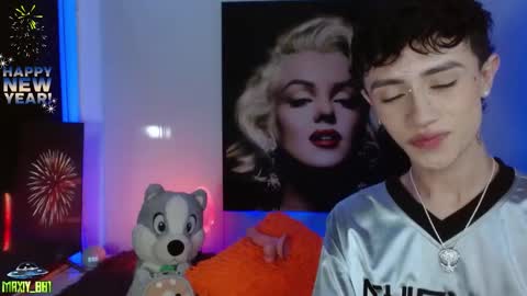 Snapshot of maxiy_001 chatting on January 2, 10:55 pm Max online show from January 2, 10:55 pm