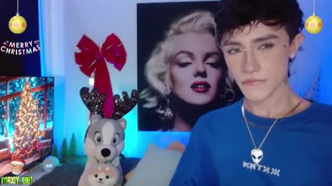 Snapshot of maxiy_001 chatting on December 9, 7:35 pm Max online show from December 9, 7:35 pm