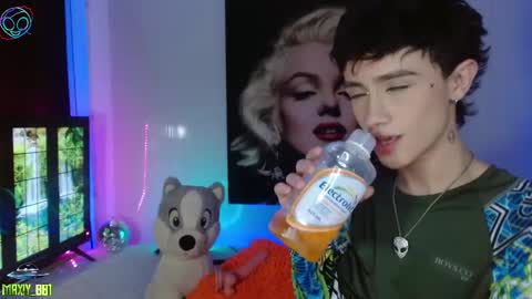 Snapshot of maxiy_001 chatting on March 8, 4:41 am Max online show from March 8, 4:41 am