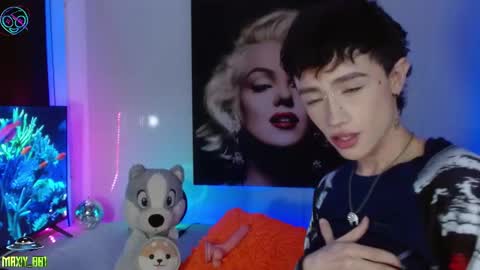 Snapshot of maxiy_001 chatting on March 6, 9:58 am Max online show from March 6, 9:58 am