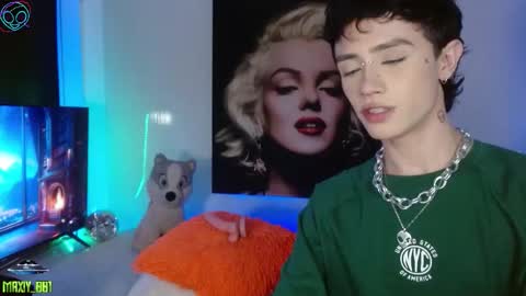 Snapshot of maxiy_001 chatting on September 15, 2:25 am Max online show from September 15, 2:25 am