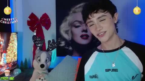 Snapshot of maxiy_001 chatting on December 14, 7:18 am Max online show from December 14, 7:18 am
