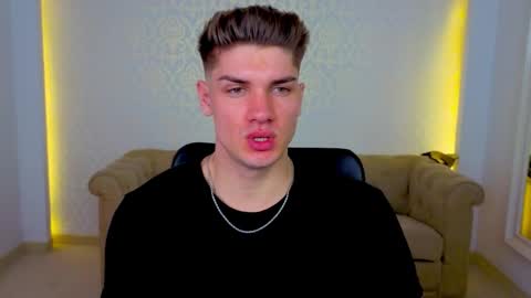 MaxKaiden online show from April 24, 11:45 am