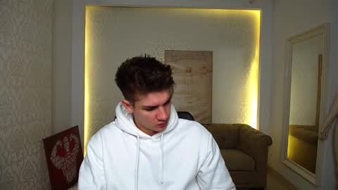 Snapshot of maxkaiden chatting on October 3, 6:40 am MaxKaiden online show from October 3, 6:40 am
