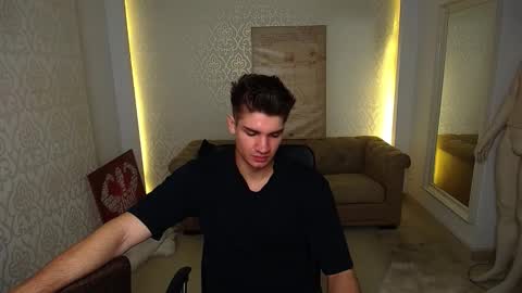 Snapshot of maxkaiden chatting on October 2, 5:11 am MaxKaiden online show from October 2, 5:11 am