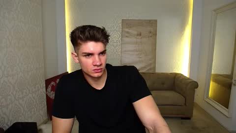 Snapshot of maxkaiden chatting on October 11, 5:11 am MaxKaiden online show from October 11, 5:11 am