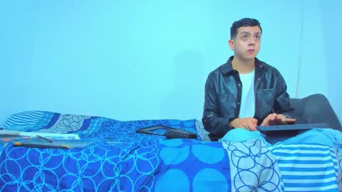 Snapshot of maxowens_oficial chatting on December 31, 11:39 pm MAX online show from December 31, 11:39 pm