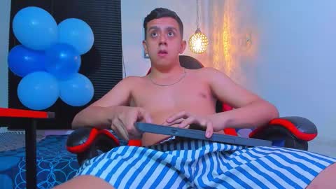 Snapshot of maxowens_oficial chatting on September 15, 8:43 pm MAX online show from September 15, 8:43 pm