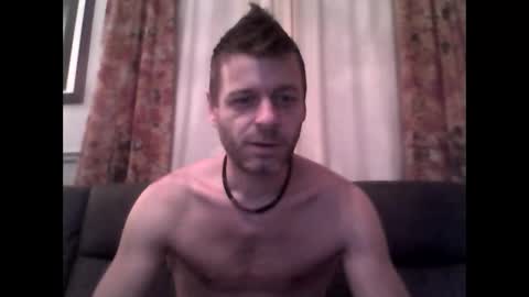 Snapshot of maxthewolf chatting on October 19, 10:40 am MaxTheWolf online show from October 19, 10:40 am