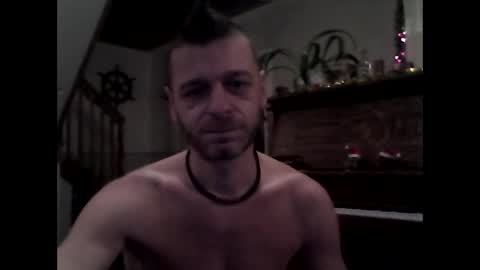 Snapshot of maxthewolf chatting on December 27, 11:39 am MaxTheWolf online show from December 27, 11:39 am