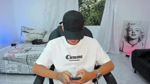 Snapshot of maxthomson_boy chatting on October 3, 8:03 pm MaxThomson online show from October 3, 8:03 pm