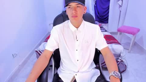 Snapshot of maxthomson_boy chatting on September 26, 10:51 pm MaxThomson online show from September 26, 10:51 pm